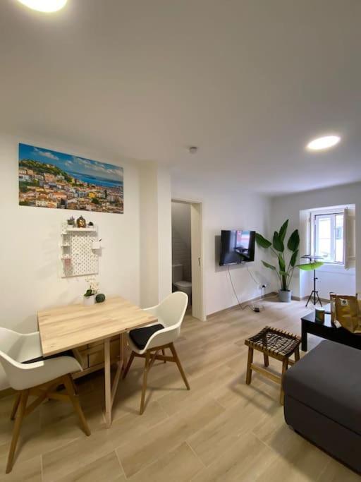 Artistic Digital Getaway - Patio & Great Location! Apartment Lisboa Ngoại thất bức ảnh