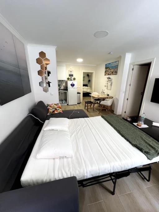 Artistic Digital Getaway - Patio & Great Location! Apartment Lisboa Ngoại thất bức ảnh