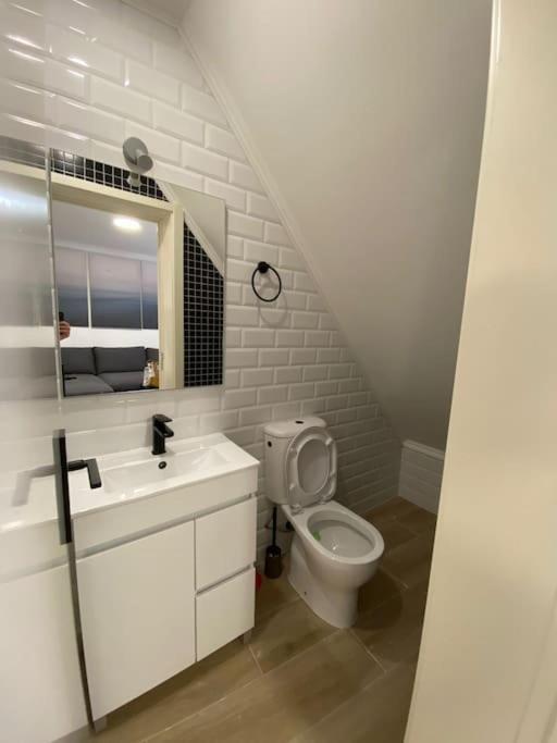 Artistic Digital Getaway - Patio & Great Location! Apartment Lisboa Ngoại thất bức ảnh