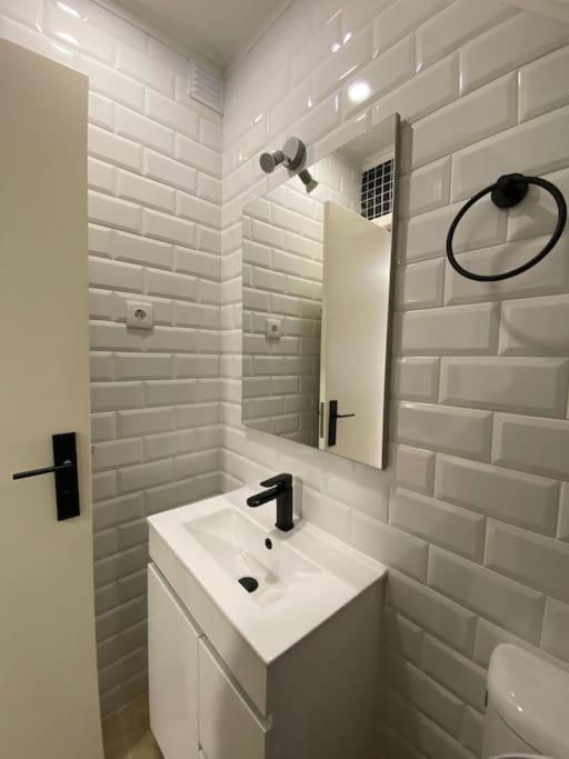 Artistic Digital Getaway - Patio & Great Location! Apartment Lisboa Ngoại thất bức ảnh