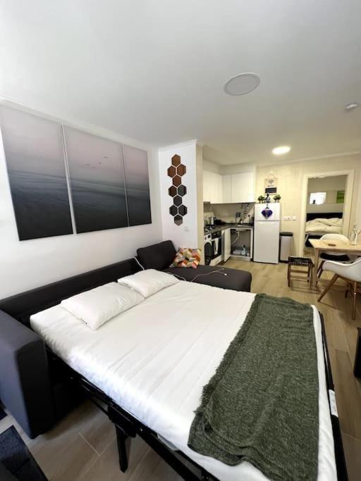 Artistic Digital Getaway - Patio & Great Location! Apartment Lisboa Ngoại thất bức ảnh