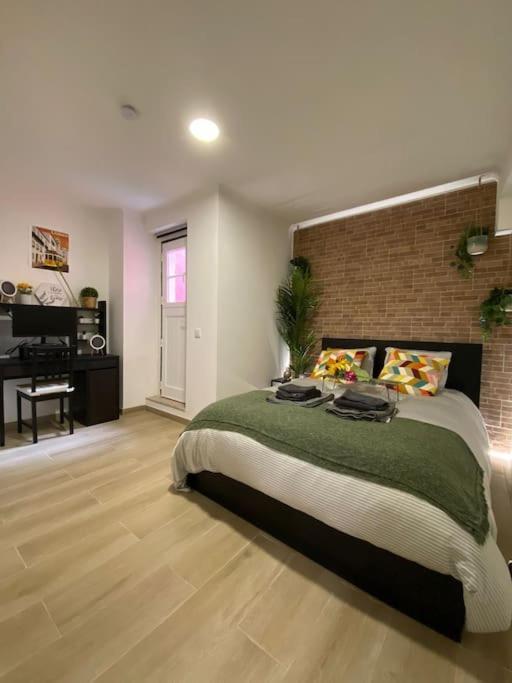 Artistic Digital Getaway - Patio & Great Location! Apartment Lisboa Ngoại thất bức ảnh