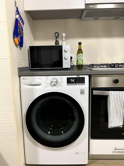 Artistic Digital Getaway - Patio & Great Location! Apartment Lisboa Ngoại thất bức ảnh