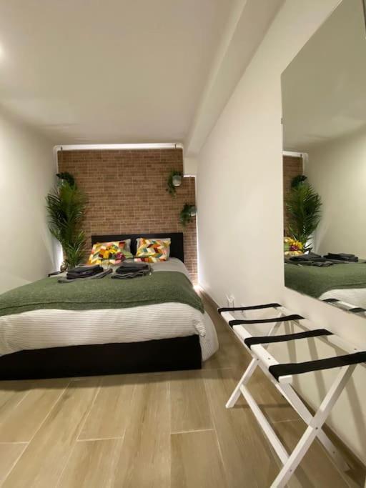 Artistic Digital Getaway - Patio & Great Location! Apartment Lisboa Ngoại thất bức ảnh
