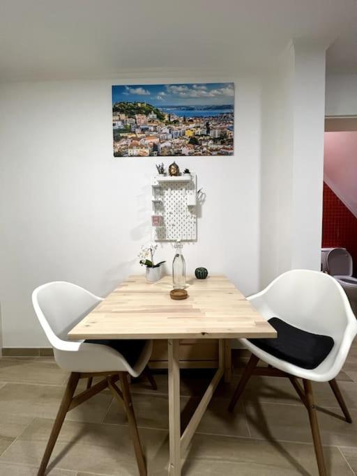 Artistic Digital Getaway - Patio & Great Location! Apartment Lisboa Ngoại thất bức ảnh
